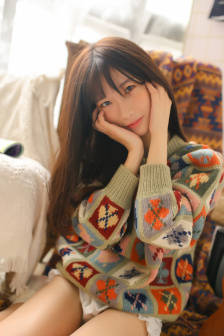 小伙深夜进入私密小房间